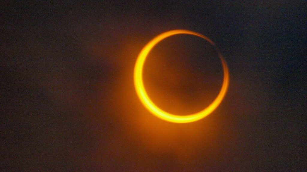 éclipse solaire du 4 décembre